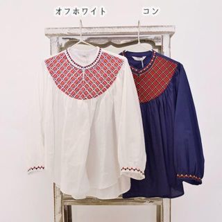 メルロー(merlot)の【新品　在庫わずか】Fillil/フィリル　刺繍入り　フレアブラウス(シャツ/ブラウス(長袖/七分))