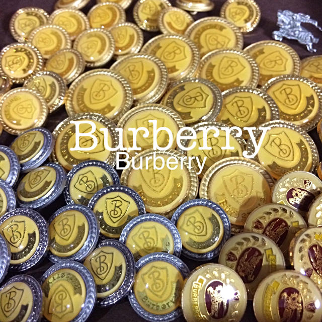 BURBERRY(バーバリー)の【正規新品】Burberryブランド＊ボタン【送料無料】 ハンドメイドの素材/材料(その他)の商品写真