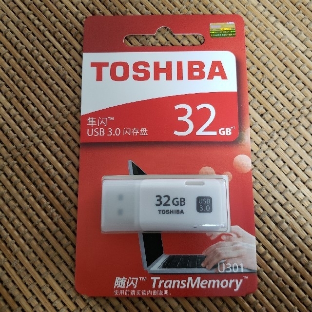 東芝(トウシバ)のUSBメモリー32GB   東芝製 スマホ/家電/カメラのPC/タブレット(その他)の商品写真