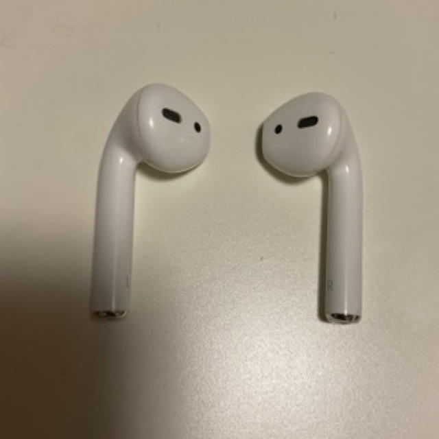 Apple(アップル)の【10.29 限定価格】 airpods apple  スマホ/家電/カメラのオーディオ機器(ヘッドフォン/イヤフォン)の商品写真