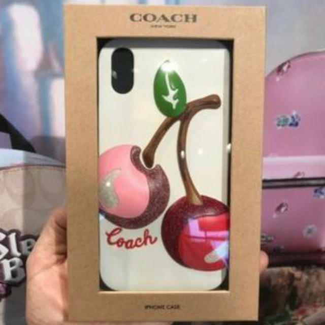 COACH(コーチ)のコーチ iPhone COACH オーバーサイズ チェリー XR F75858 スマホ/家電/カメラのスマホアクセサリー(iPhoneケース)の商品写真