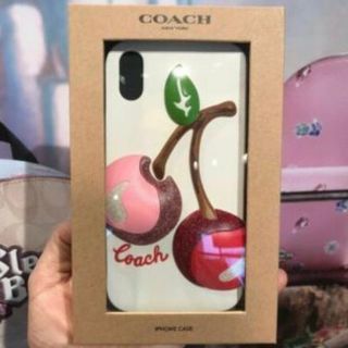 コーチ(COACH)のコーチ iPhone COACH オーバーサイズ チェリー XR F75858(iPhoneケース)