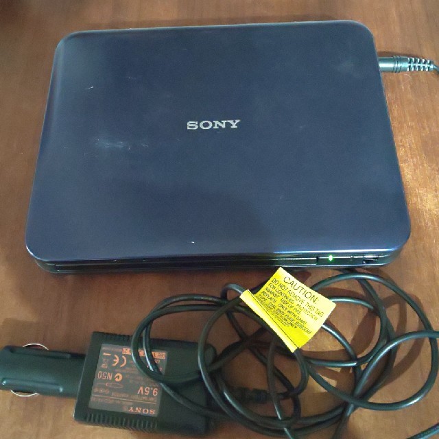 SONY(ソニー)のポータブルCD/DVDプレイヤー DVP-FX720 スマホ/家電/カメラのオーディオ機器(ポータブルプレーヤー)の商品写真