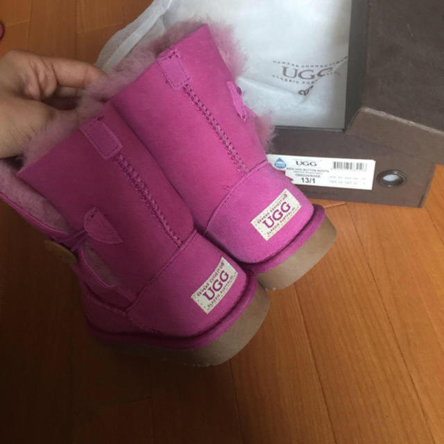 UGG(アグ)のUgg キッズ/ベビー/マタニティのキッズ靴/シューズ(15cm~)(ブーツ)の商品写真