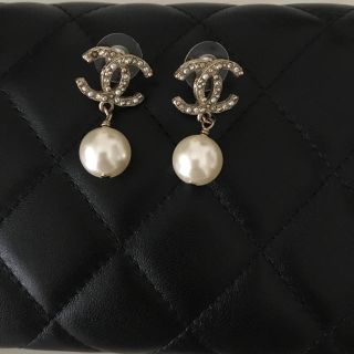 シャネル(CHANEL)のCHANELココマークパールピアス(ピアス)