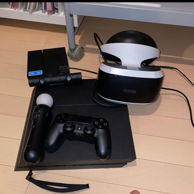 PlayStation4(プレイステーション4)のps4 500GB VRセット エンタメ/ホビーのゲームソフト/ゲーム機本体(家庭用ゲーム機本体)の商品写真