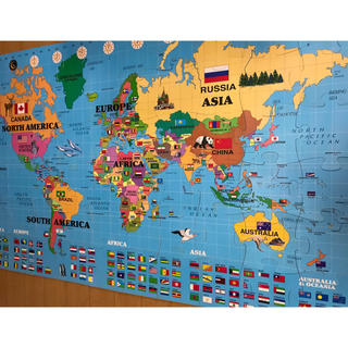 海外レア やわらかワールドマップパズル 子供部屋マット 世界地図の通販 By 他でも出品中にて突然削除の場合あります ラクマ