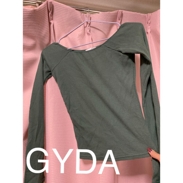 GYDA(ジェイダ)のGYDAカーキトップス レディースのトップス(カットソー(長袖/七分))の商品写真