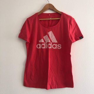 アディダス(adidas)のadidas Tシャツ(Tシャツ(半袖/袖なし))