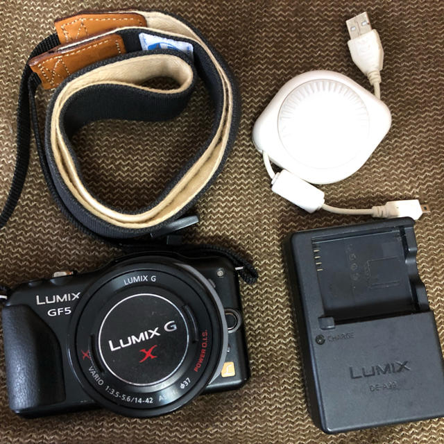 Panasonic LUMIX GF5 パンケーキレンズカメラ