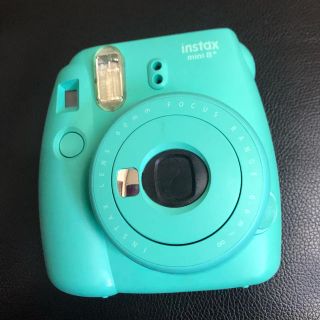 フジフイルム(富士フイルム)のチェキ　instax mini 8+(フィルムカメラ)