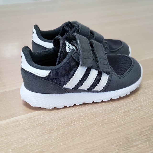 adidas(アディダス)のadidas　スニーカー　14㎝ キッズ/ベビー/マタニティのベビー靴/シューズ(~14cm)(スニーカー)の商品写真