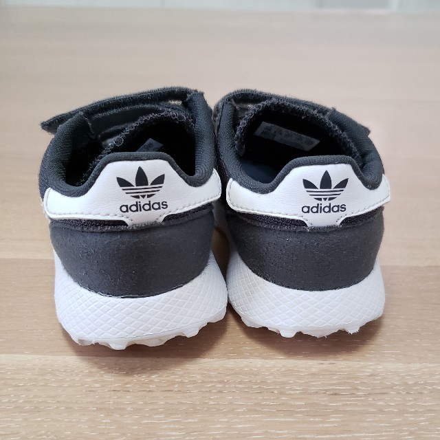adidas(アディダス)のadidas　スニーカー　14㎝ キッズ/ベビー/マタニティのベビー靴/シューズ(~14cm)(スニーカー)の商品写真