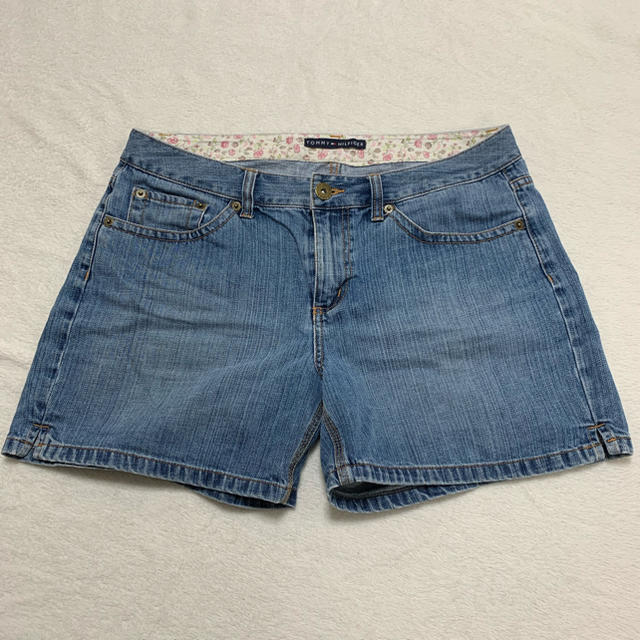 TOMMY HILFIGER(トミーヒルフィガー)のトミーヒルフィガー tommy hilfiger 短パン　2XL SIZE 10 レディースのパンツ(ショートパンツ)の商品写真