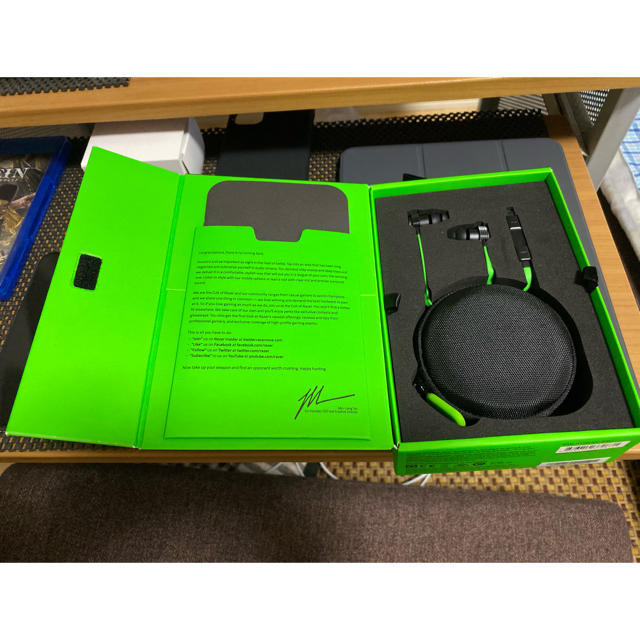 LAZER(レイザー)のRazer hammerhead PRO v2  イヤホン スマホ/家電/カメラのオーディオ機器(ヘッドフォン/イヤフォン)の商品写真