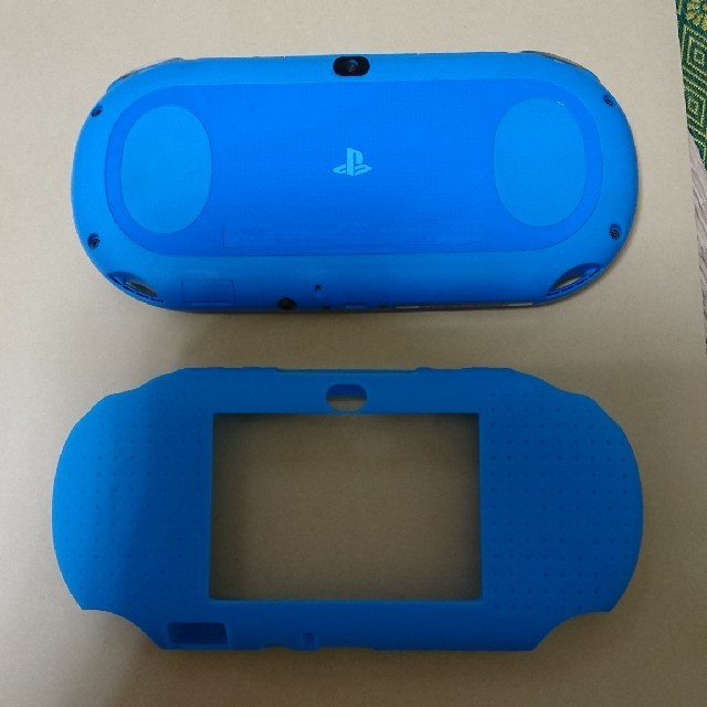 PlayStation Vita(プレイステーションヴィータ)の【動作OK＋カバー＋メモカ】PSvita 2000 アクアブルー エンタメ/ホビーのゲームソフト/ゲーム機本体(携帯用ゲーム機本体)の商品写真