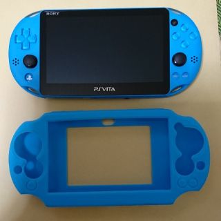 プレイステーションヴィータ(PlayStation Vita)の【動作OK＋カバー＋メモカ】PSvita 2000 アクアブルー(携帯用ゲーム機本体)