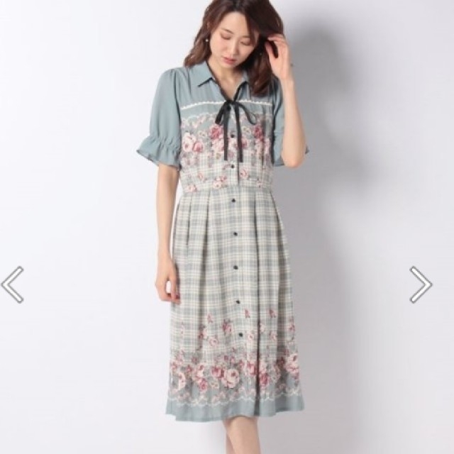 axes femme(アクシーズファム)の
フラワー×チェックワンピース(サックス-Ｍ) レディースのワンピース(ミニワンピース)の商品写真