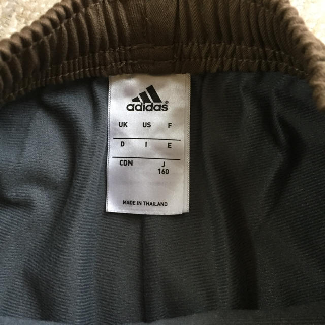 adidas(アディダス)の美品 adidas160 キッズ/ベビー/マタニティのキッズ服男の子用(90cm~)(パンツ/スパッツ)の商品写真