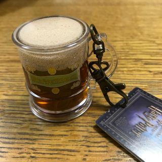 ユニバーサルスタジオジャパン(USJ)のUSJ公式 限定 商品 《 バタービール キーホルダー 》　(キーホルダー)