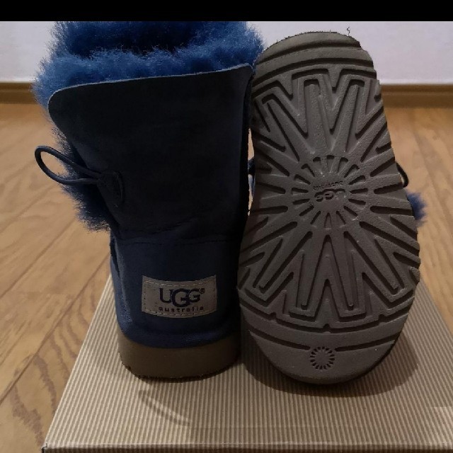 UGG(アグ)のUGG　ベイリーボタン14.5  15 キッズ/ベビー/マタニティのキッズ靴/シューズ(15cm~)(ブーツ)の商品写真
