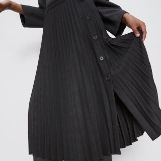 ザラ(ZARA)のプリ様専用　ZARA ボタン付きプリーツスカート  Lサイズ(ロングスカート)