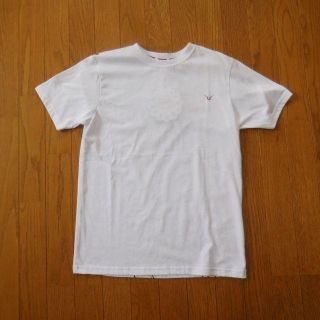 シマムラ(しまむら)のコードギアス 白Tシャツ メンズSサイズ 缶バッジ付き(Tシャツ/カットソー(半袖/袖なし))