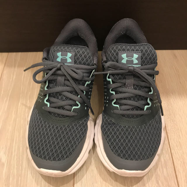 UNDER ARMOUR(アンダーアーマー)のUNDER ARMOUR スニーカー 23cm レディースの靴/シューズ(スニーカー)の商品写真