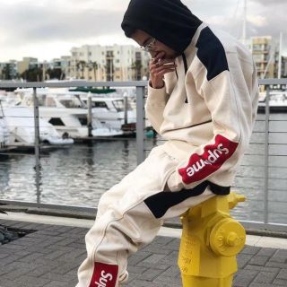 SUPREME　 Formula Sweatpants シュプリーム　パンツ