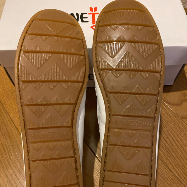 Minnetonka(ミネトンカ)のミネトンカ　モカシン　白 size9 25cm 新品未使用品 レディースの靴/シューズ(スリッポン/モカシン)の商品写真