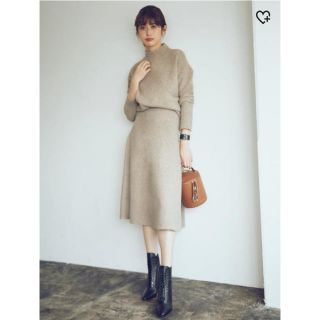 ユニクロ(UNIQLO)のユニクロ　スフレヤーン　セットアップ　ベージュ(セット/コーデ)