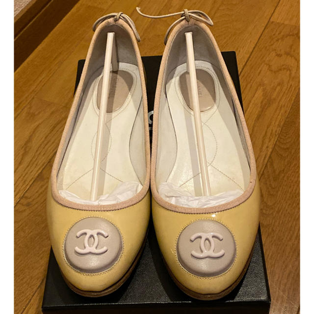 CHANEL(シャネル)のシャネル フラットシューズ 38 ベージュ 美品 裏張り有 レディースの靴/シューズ(バレエシューズ)の商品写真