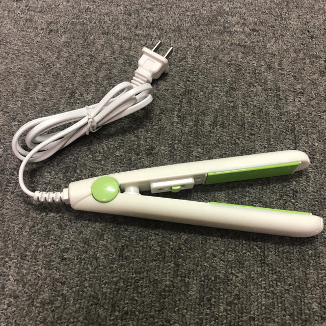 新品 送料無料 ヘアアイロン2way グリーン色 スマホ/家電/カメラの美容/健康(ヘアアイロン)の商品写真