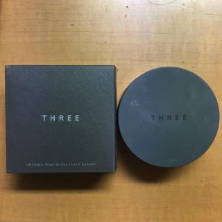 スリー(THREE)のTHREE アルティメイトダイアフェネス ルースパウダー(グロー) 01(フェイスパウダー)