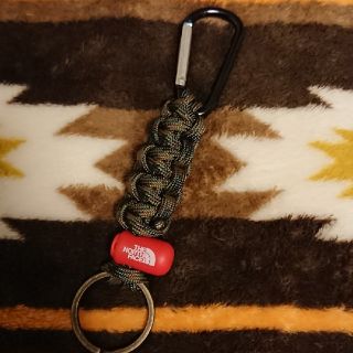 ザノースフェイス(THE NORTH FACE)のハンドメイド手作りノースフェイスコードロック付きパラコードキーホルダー迷彩USA(キーホルダー/ストラップ)