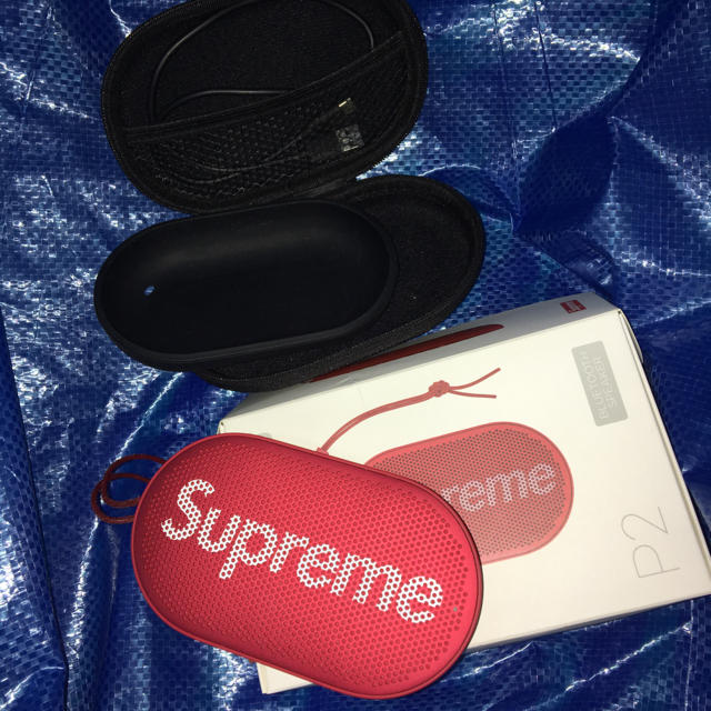 Supreme(シュプリーム)のSupreme B&O P2 Wireless Speaker Red  スマホ/家電/カメラのオーディオ機器(スピーカー)の商品写真