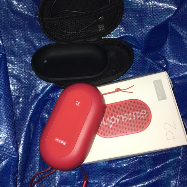 Supreme(シュプリーム)のSupreme B&O P2 Wireless Speaker Red  スマホ/家電/カメラのオーディオ機器(スピーカー)の商品写真