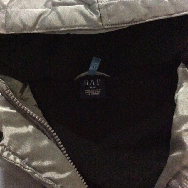 GAP(ギャップ)のGAP中綿コート シルバー色 M 送料込 レディースのジャケット/アウター(ブルゾン)の商品写真