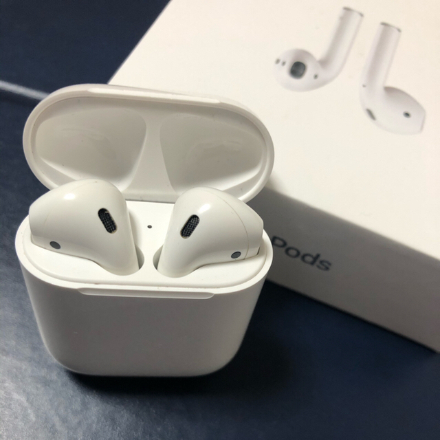 Apple(アップル)のAirPods 【第一世代】Apple エアポッズ スマホ/家電/カメラのオーディオ機器(ヘッドフォン/イヤフォン)の商品写真