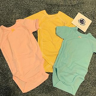 プチバトー(PETIT BATEAU)のプチバトー 肌着 3枚セット 半袖あわせボディ 6m 67cm (肌着/下着)