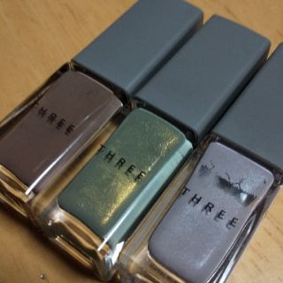 スリー(THREE)のTHREE ネイルポリッシュ３本セット 中古(マニキュア)