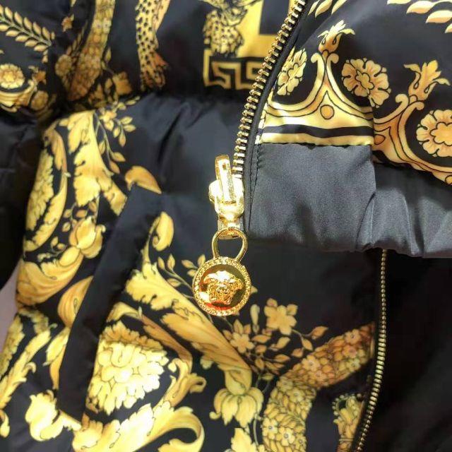 バスト VERSACE - VERSACE x KITH ダウンジャケット サイズ 46の通販 by グッズ's shop|ヴェルサーチならラクマ ブランド