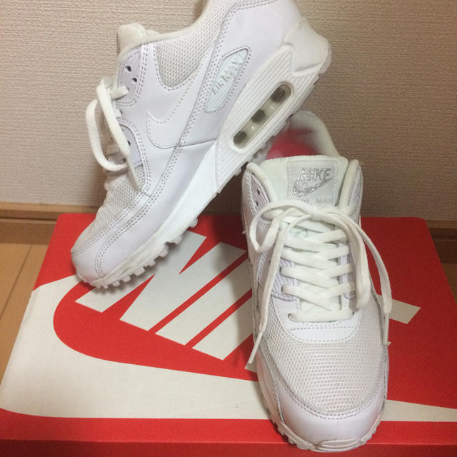 NIKE(ナイキ)のNIKE AIR MAX 白 24cm メンズの靴/シューズ(スニーカー)の商品写真