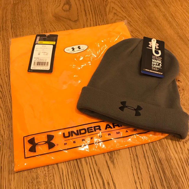 UNDER ARMOUR(アンダーアーマー)のhideo様専用 アンダーアンマー ニットキャップ Tシャツ 2点セット 新品 レディースの帽子(ニット帽/ビーニー)の商品写真