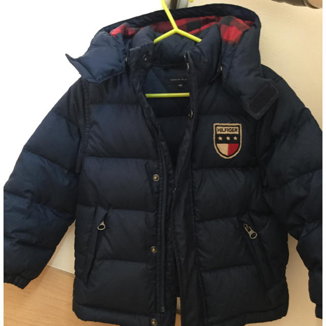 TOMMY HILFIGER(トミーヒルフィガー)のダウンジャケット　キッズ　104(100〜110) キッズ/ベビー/マタニティのキッズ服男の子用(90cm~)(コート)の商品写真