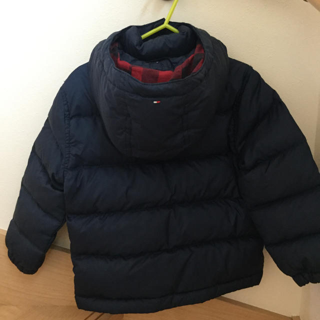 TOMMY HILFIGER(トミーヒルフィガー)のダウンジャケット　キッズ　104(100〜110) キッズ/ベビー/マタニティのキッズ服男の子用(90cm~)(コート)の商品写真