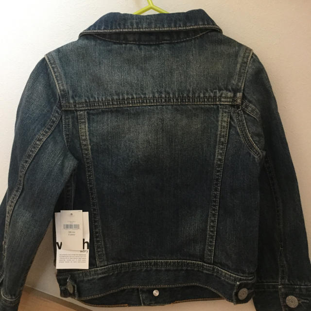 GAP(ギャップ)のGジャン　デニムジャケット　100  キッズ　未使用、タグ付き キッズ/ベビー/マタニティのキッズ服男の子用(90cm~)(ジャケット/上着)の商品写真