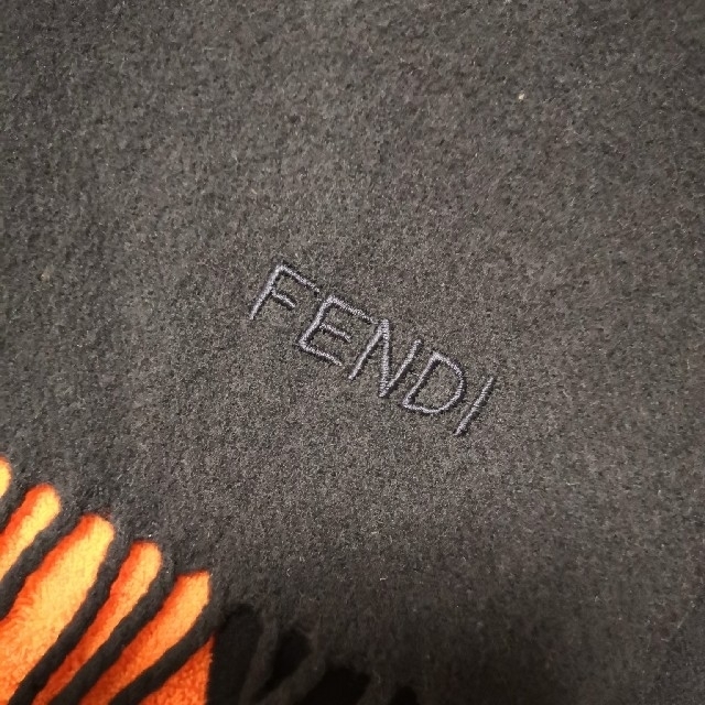 FENDI(フェンディ)のFENDI　マフラー　黒　ヒョウ柄ストール付 レディースのファッション小物(マフラー/ショール)の商品写真