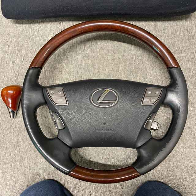 LS600hl ステアリングのサムネイル