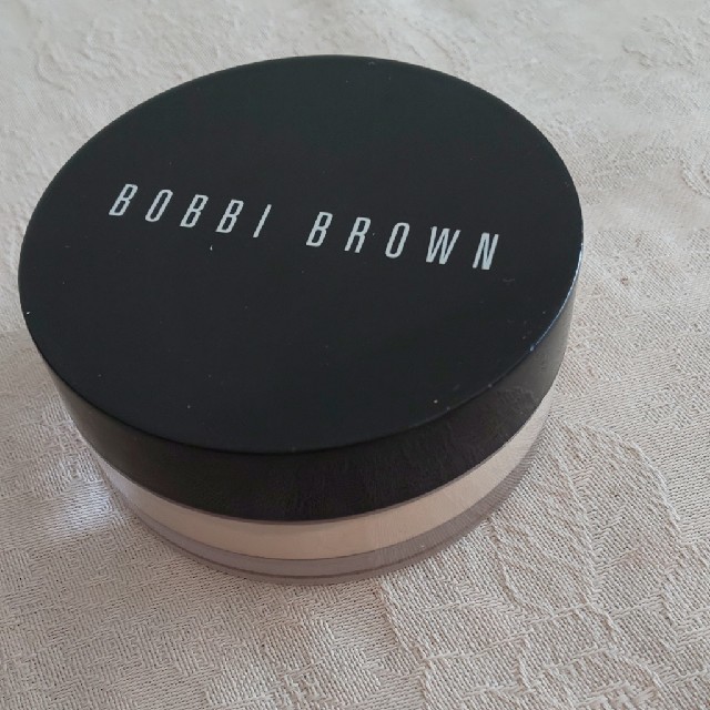 BOBBI BROWN(ボビイブラウン)のボビー・ブラウン シアーフィニッシュ ルース パウダー コスメ/美容のベースメイク/化粧品(フェイスパウダー)の商品写真